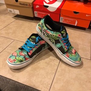 Men’s custom made vans size 8